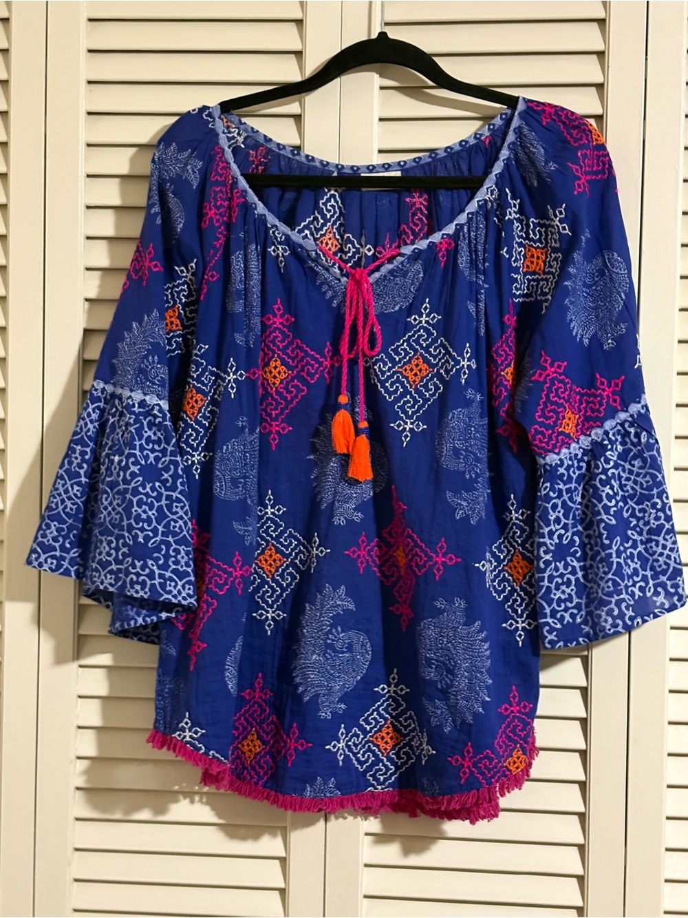 Lula Soul Embroidered Boho Blue Peasant Top with fringe hem, size medium M